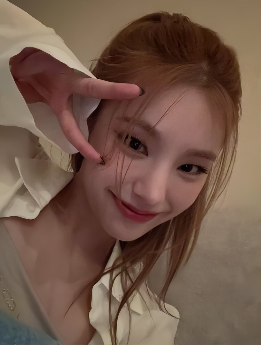 - restarting again ! -
hi i'm yiah, looking for interactive moots!

— she/her, '06 liner, ♑
— love to write &amp; read au’s
— not new to #stantwt #kpoptwt
— looking for co-midzy, mys,engene moots
— any fandom will do
— like &amp; rt are really appreciated !