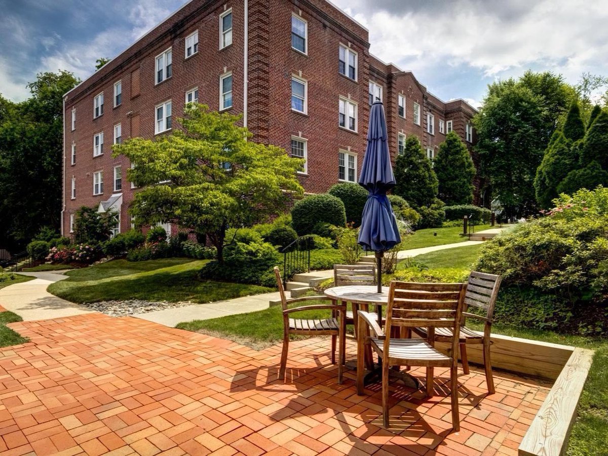 TheSivelGroup's tweet image. Located in the award-winning Lower Merion School District lies the stunning 104 Woodside Rd #C104! This fabulous condo is priced at $2,850 a month. 

search.thesivelgroup.com/brightmls/6-PA…

#sellingmainline #walktoeverything #communitypool #surburbansquare #onthemarket #dreamrental