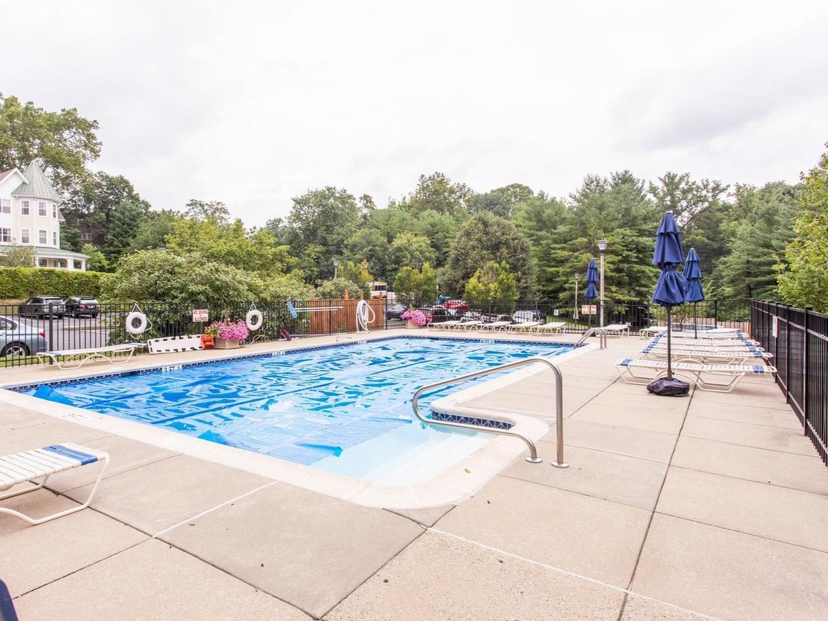 TheSivelGroup's tweet image. Located in the award-winning Lower Merion School District lies the stunning 104 Woodside Rd #C104! This fabulous condo is priced at $2,850 a month. 

search.thesivelgroup.com/brightmls/6-PA…

#sellingmainline #walktoeverything #communitypool #surburbansquare #onthemarket #dreamrental