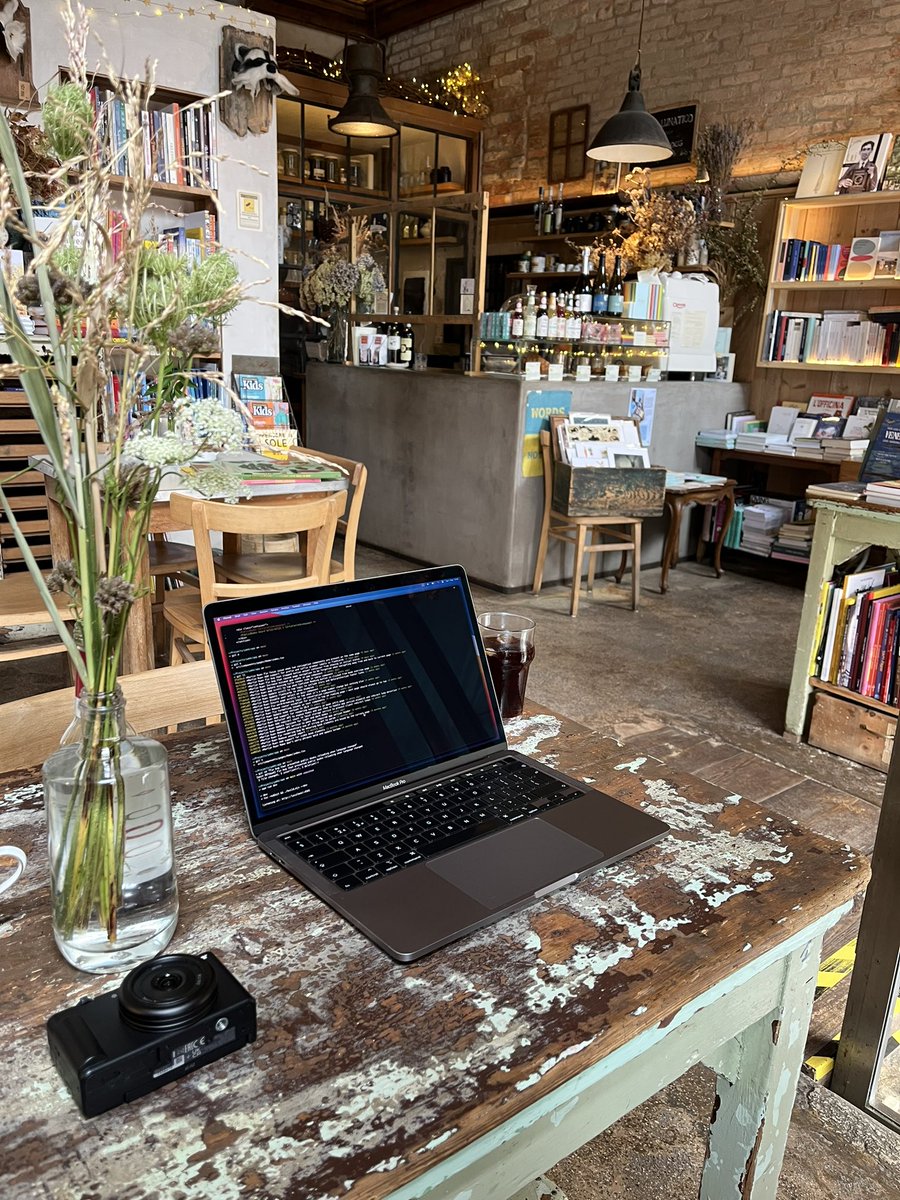 martinrue's tweet photo. My plan B in life should really just be travelling around the world finding the best work spots. Turns out there’s a cool remote worker vibe in Venice once you find the right spots. https://t.co/DmNY8oVwDo