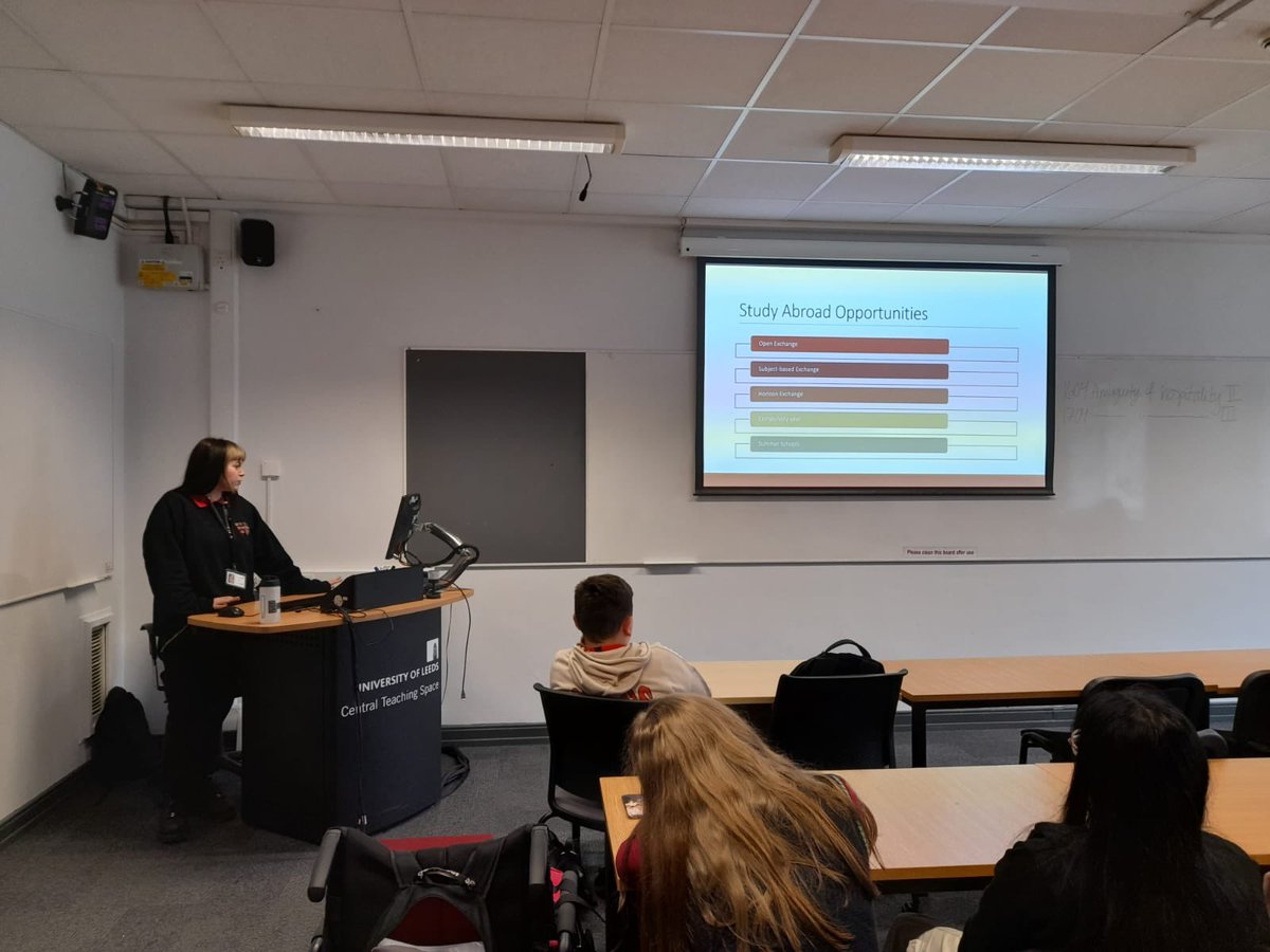UoL_Contextual's tweet photo. Students are now taking part in our Discover Uni carousel of sessions, exploring all of the extra curricular facilities there are on offer at University! First up is our very own Sian and Jake, talking all things study abroad and year in industry! ✈️  💼 #RFESS23 https://t.co/zAH9T0hP2K