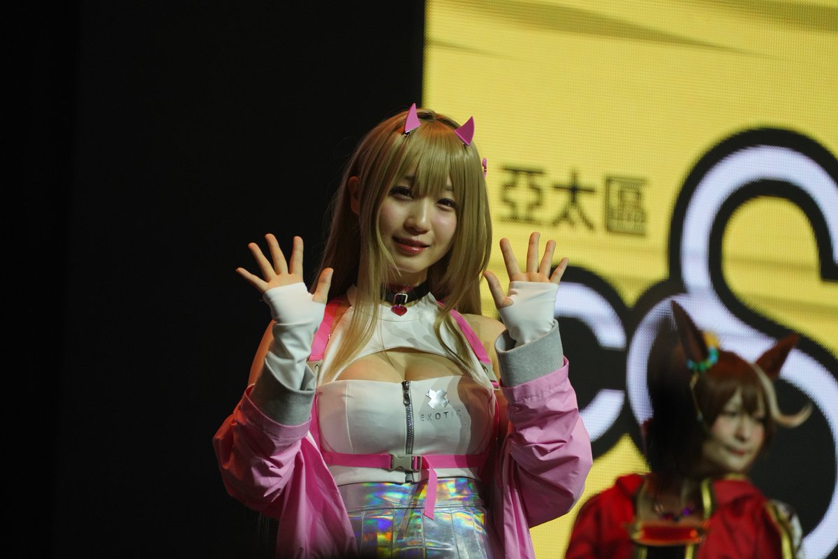 cona_pita's tweet photo. 伊織さんはついに香港のACGイベントに来ました！��当にもえもえです！可愛いです！ご来訪いただきましてありがとうございます！大変お疲れ様でした！！！✨✨✨✨✨✨✨
#伊織もえ https://t.co/EqD6mo7EtU