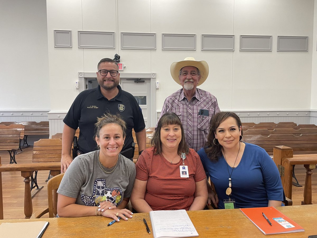 HondoPD's tweet photo. Collaborating with our community partners to take a proactive approach to address truancy.

Chief Soza  

@hondoisd1 https://t.co/zn9lVTeRJ6