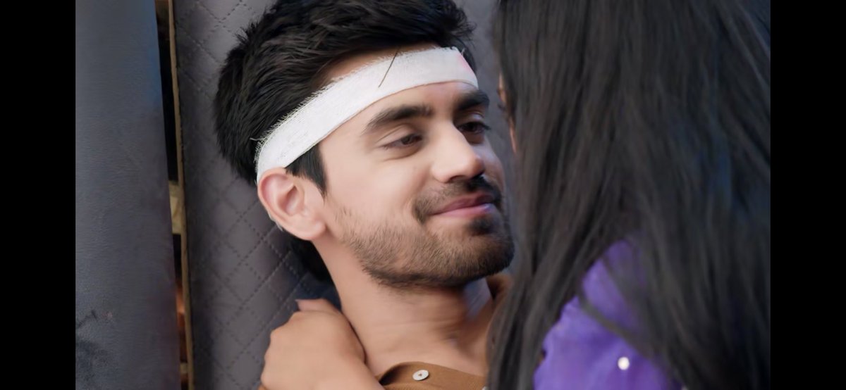 Meghszz's tweet photo. Girl is just spoiling him with all the pampering . 
#Titli #Tirv https://t.co/0OXa5EWZS6
