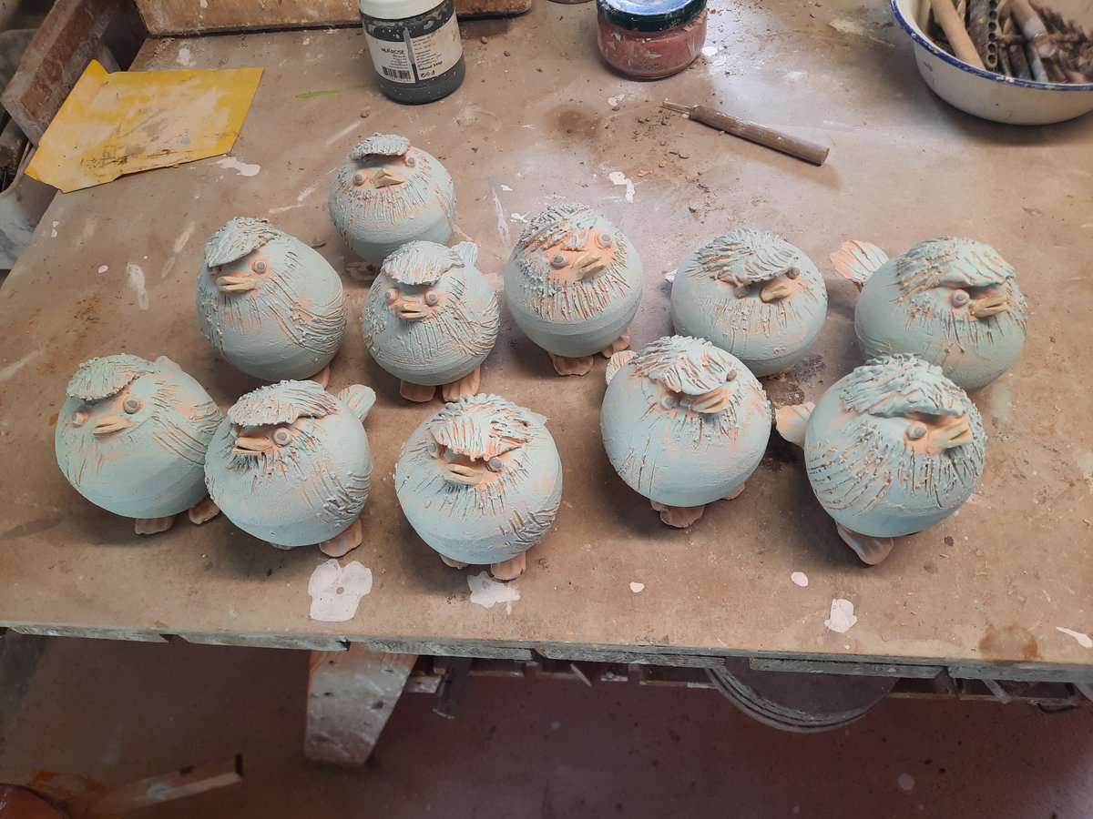 deklosse1's tweet photo. Lost birds!!!! De eerste #TwitterBird  zijn bijna klaar. Nog even een glazuurtje er op en dan nog een keer de oven in. Maar eerst een weekje naar de echte #pottenbakkers in La Borne. #ceramics https://t.co/fvr0LzoOE8