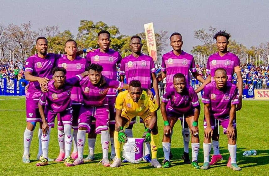 Ubuyobozi bwa #VitaloFC buramenyesheje abakunzi bawo ko urukino rwari rutegekanijwe kubera i #Huye mu mpera z'iyi ndwi, duhura na Mukura Victory Sports, rutakibaye. Tugiye kubandanya twitegurira ihiganwa rya Prilus Ligue mu #Burundi.