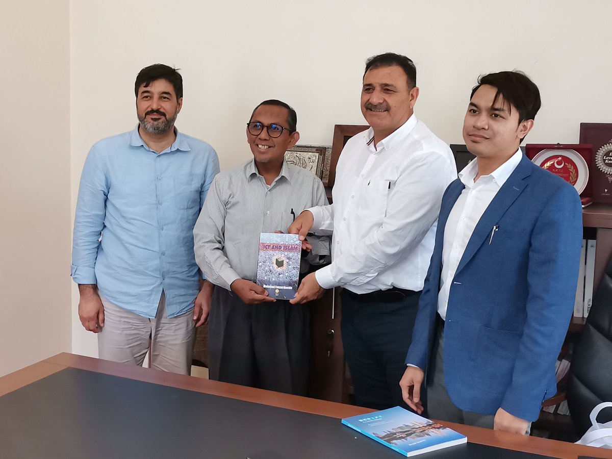 idsborg's tweet photo. International Institute of Islamic Thought (IIIT) Malezya direktörü Prof. Dr. Mohamad Fauzan Noordin ve beraberindeki heyet @IDSB_Birlik'i ziyaret ederek Genel Sekreterimiz @Eyupakbal1966 ve Genel Sekreter Yardımcımız Ahmet Buğa ile görüştüler. https://t.co/9qvTNPyekD
