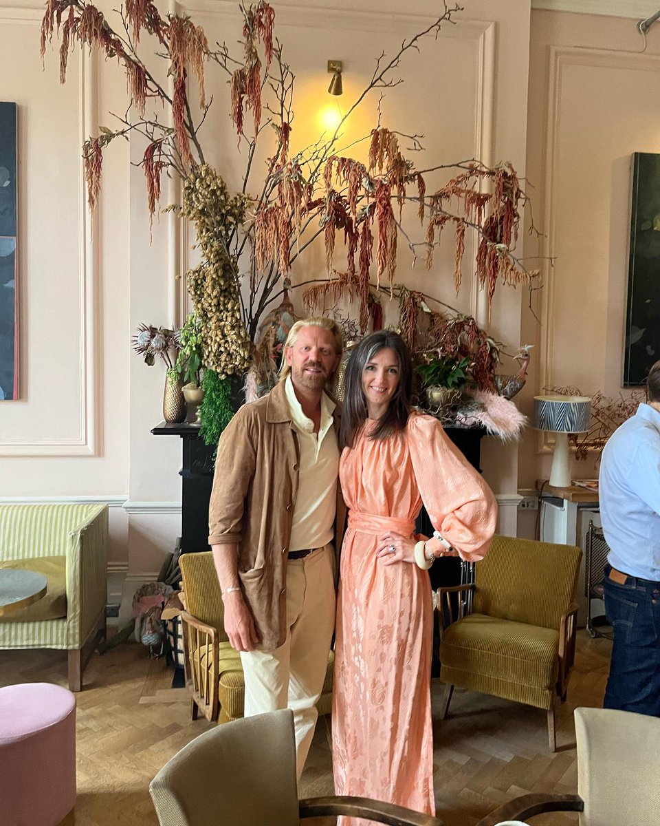 Curious_PR's tweet photo. 🍸🌟🥂 The Curious PR team had a fabulous time at @BRiverhouse's Secret Garden Party last month with the lovely @AlistairGuy - and good weather, no less! Pictured: MD, Hannah Kapff, with Work Experience members, Martha and Mia. #Team #BinghamRiverhouse #Bohemian https://t.co/rjLyyDzrtQ