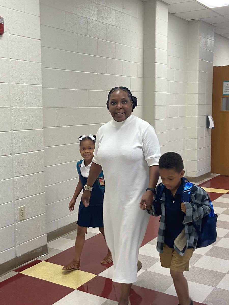 MilesTigersAPS's tweet photo. @MilesTigersAPS @apsupdate @APSMediaServ Miles Tigers are back for an amazing school year! “We Inspire, We Motivate, We Care, We Teach!” @DarnishaJohns19 @KMilesAPS @perrythalise https://t.co/UnU9pNw9cS