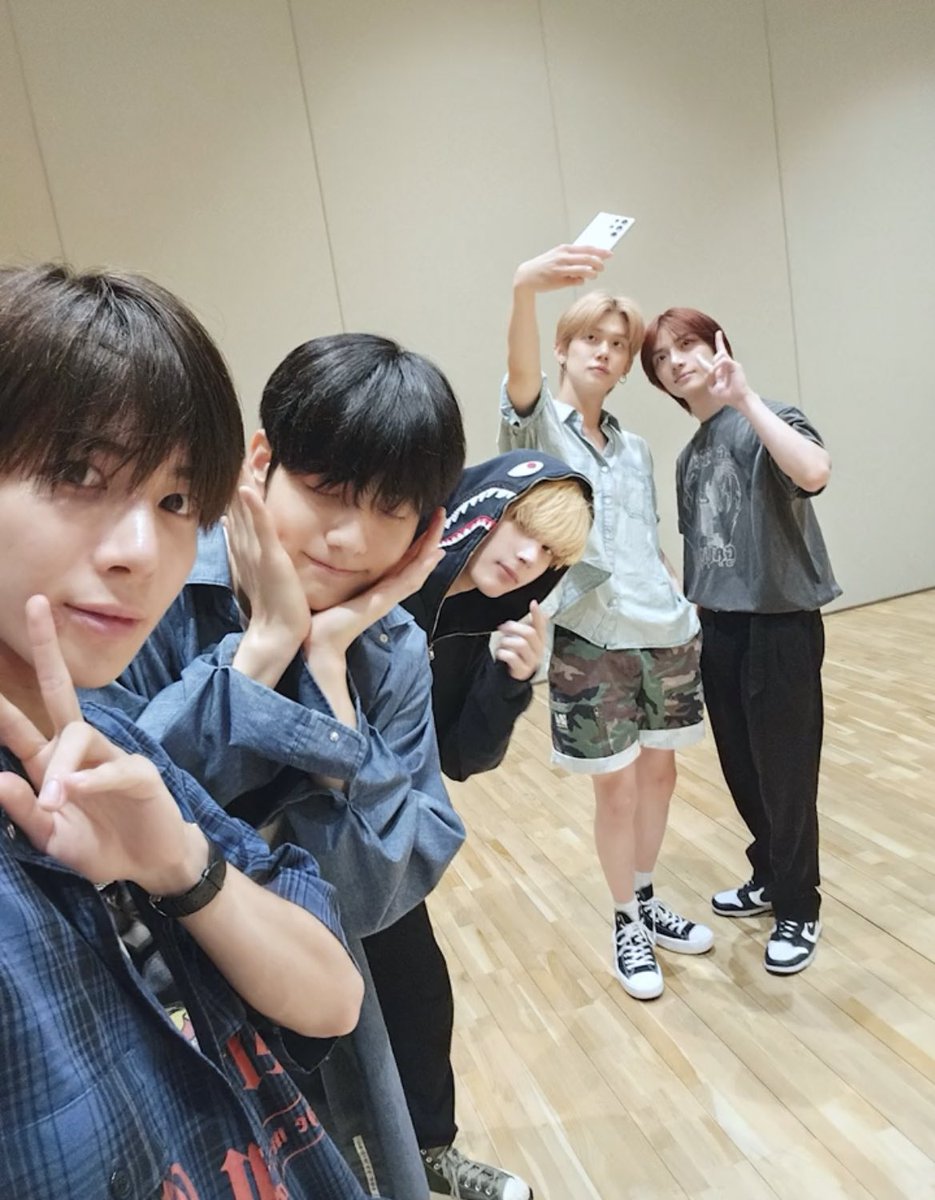 translatingTXT's tweet photo. 🥹🥹🥹 https://t.co/Pt7acj8ty8