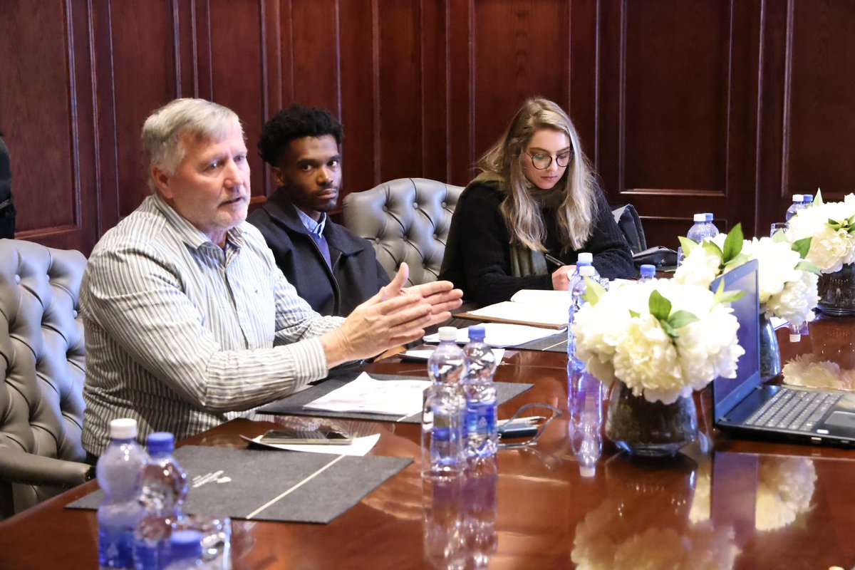 EducationGP1's tweet photo. 📸: Gauteng Education MEC @matomekopano convened a meeting with Gerard Ohlson de Fine from Umphakathi Development and Training, one of the Department’s partners in providing engineering skills within Schools of Specialisation and the Multi-Certification Skills Programme

#GGT2030 https://t.co/uUpcuNS0CK