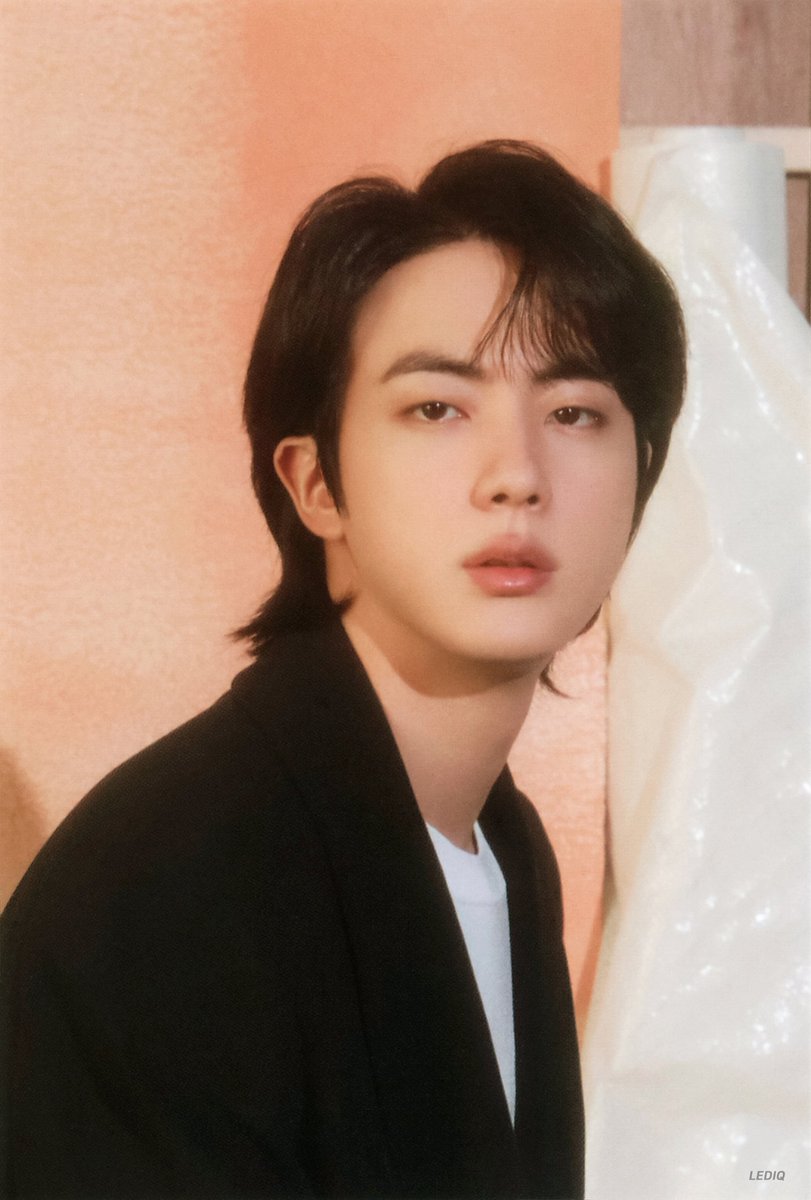 Seokjinpicss's tweet photo. 90s heartthrob #JIN https://t.co/fr3KRux045