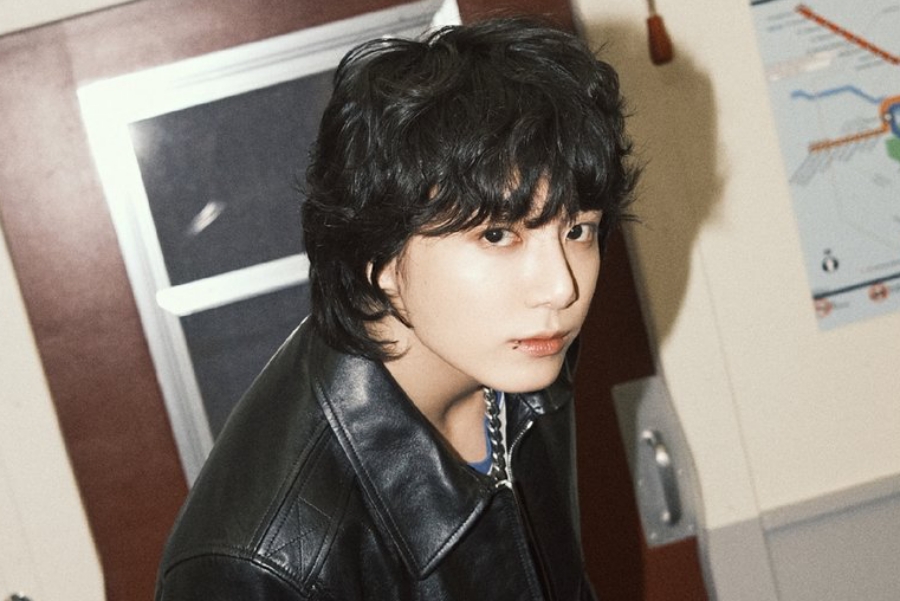 soompi's tweet photo. BTS's #Jungkook Becomes 1st Korean Soloist Since #PSY To Spend 2 Weeks In Top 10 Of Billboard's Hot 100
https://t.co/2KaiwG5NeR https://t.co/jvdMoSitKN