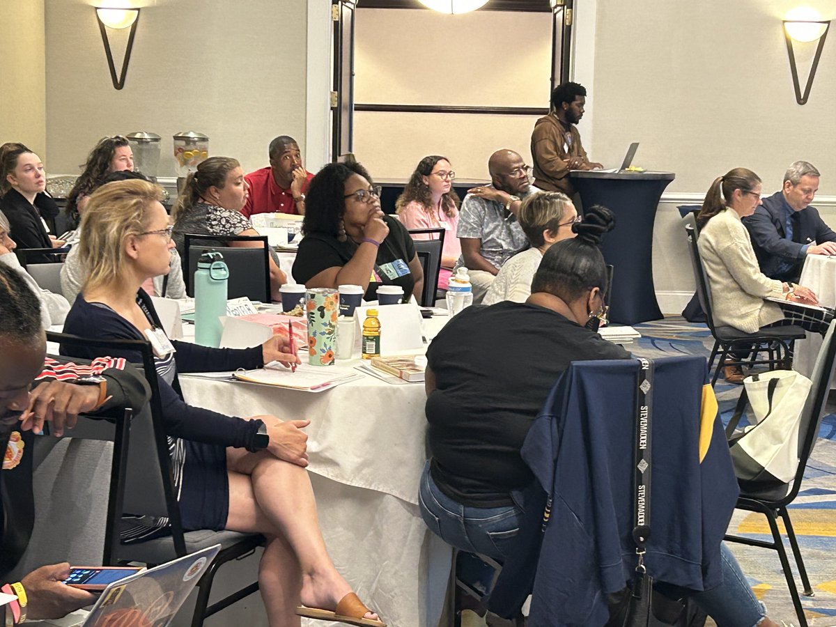 marcie_thoma's tweet photo. Civics Empowers All Students (CEAS) Institute inspires elementary and middle school teaches with knowledge and skills ⁦@CivicEducation⁩! https://t.co/cQTeLem7JK