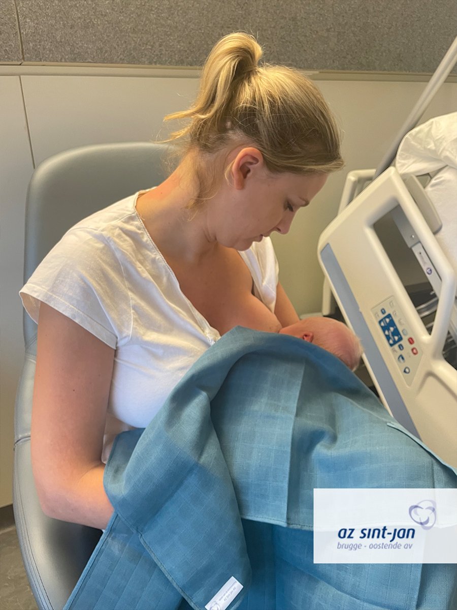 azsintjan's tweet photo. In het licht van de internationale Week van de Borstvoeding verrasten we alle mamaβs op de materniteit, de mamaβs met een babyβtje op de Neonatale intensieve zorgen & toekomstige mamaβs tijdens het vroedvrouwconsult met een zacht, gepersonaliseerd tetradoek. #azsintjan https://t.co/y7NTZIYCEt