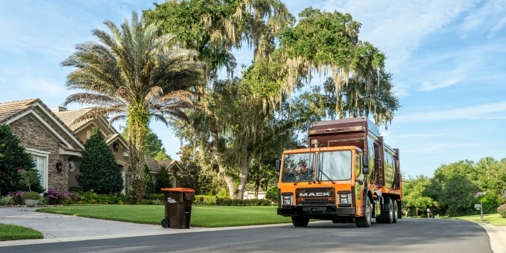 MackTrucks's tweet photo. Florida Express Environmental relies on the trustworthy #MackLR for top-notch waste handling in Ocala, FL!๐ด๐
Whether it's gated communities or regular neighborhoods, the LR gets the job done efficiently! #PartnersForTheRide https://t.co/qS25t0BOBg