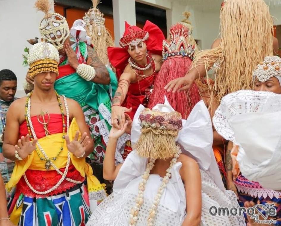 NossosOrixas's tweet photo. Agosto chegou!
Silêncio! Atotô!
Olha quem vem vindo com passos lentos e firmes!
O Senhor das palhas caminha  
junto a sua família em nossa direção...
💜🤎💚💛🧡❤🤍 https://t.co/2wQCeu1pT8