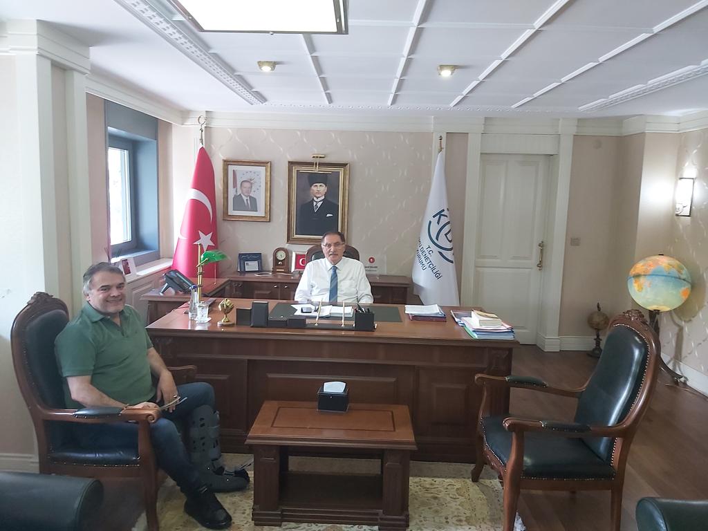 Türkiye Kamu Başdenetçisi (Ombudsman) SN. <a href="/AvSerefMalkoc/">Şeref Malkoç</a> Bey atanmayan öğretmenler konumuzla içten ve somut ilgilendi. Kamu Denetçiliği Kurumunun sitesine hemen durumunuzu özetleyen bilgilerinizi gönderin. SN. <a href="/RTErdogan/">Recep Tayyip Erdoğan</a> Beye arz edecek. SN.Malkoç ve SN <a href="/hsyk35/">Hüseyin Kocabıyık</a> e teşekkür edelim