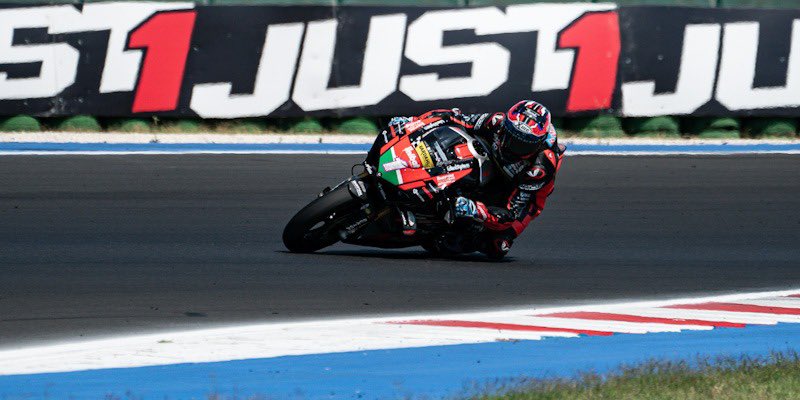 After winning Saturday's Misano Racing Night, Barni Racing's Michele Pirro (#1) threw it all away on Sunday with a crash after a clash with Race 2 victor Broncos Lorenzo Zanetti (#87), who moved back into the championship lead #ForzaDucati #DucatiPanigaleVR4 #DucatiCorse