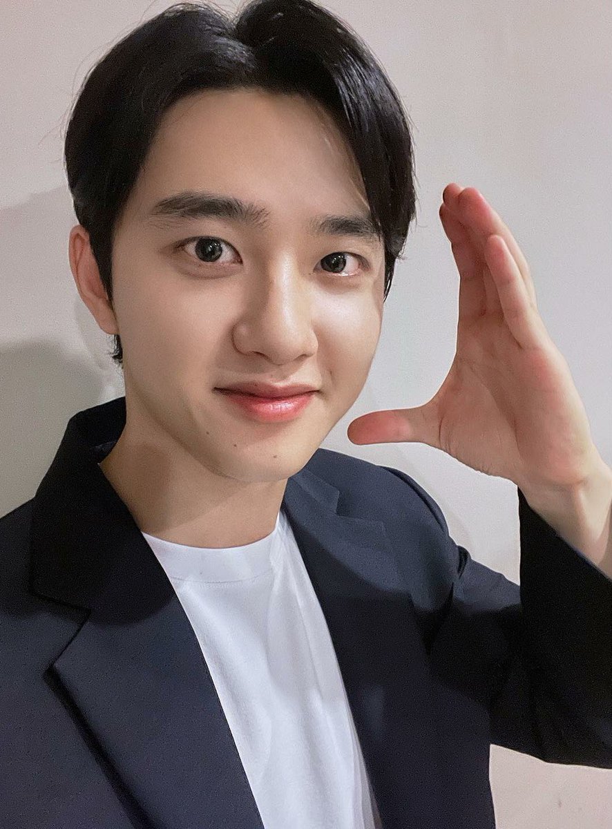 my_D12's tweet photo. 포토카드로 뽑아서 소장하고 싶은 도경수 최근 셀카 탑 쓰리 https://t.co/KRtKwvtIMo