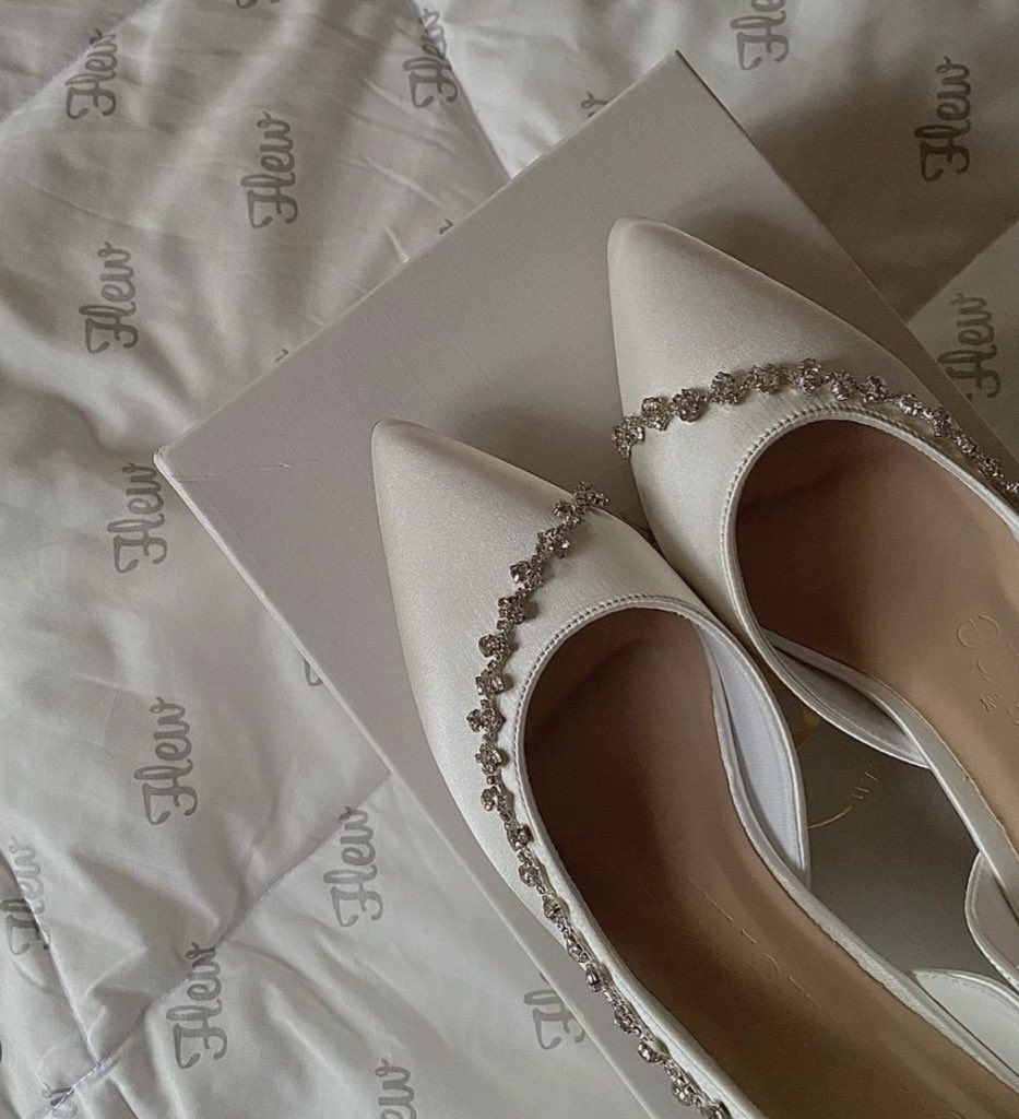 shopwithadel's tweet photo. girls, I have found hidden gem shops that sells T20 looks heels but with B40 price 😮‍💨 

suitable for weddings, office, dinner night and dating night with your boyfriend or husband

— a thread https://t.co/ckqn4E2d3c