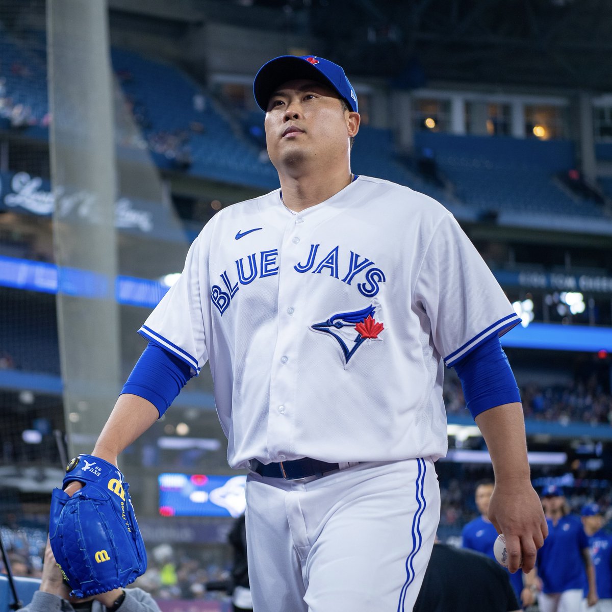 BlueJays's tweet photo. The Korean Monster Returns! 

코리안 몬스터 그가 돌아왔다!