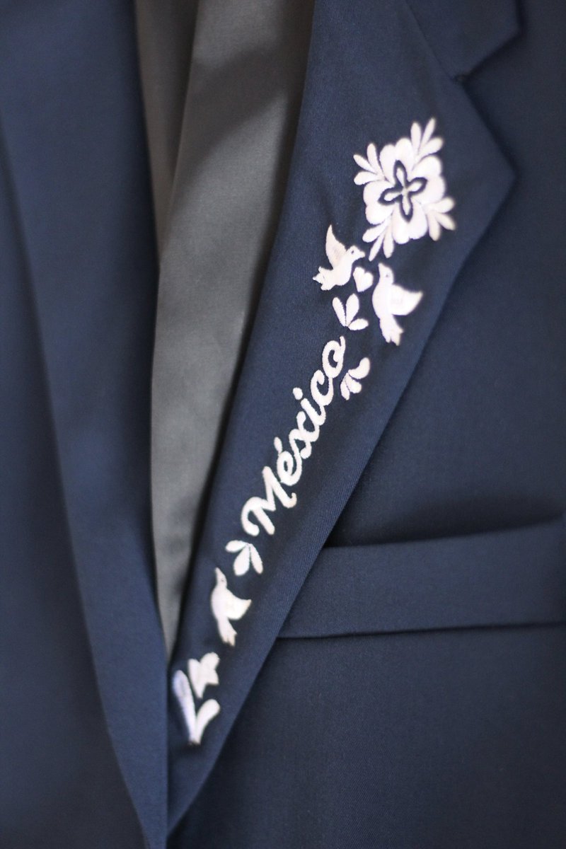 roomente's tweet image. Casi todo listo para comenzar esta nueva aventura en Bélgica 🇧🇪 
#flowertime es de las sorpresas más hermosas que me han hecho, gracias por vestirme para ir a representar a mi país con esta participación, orgullosa de mis raíces 🇲🇽💙