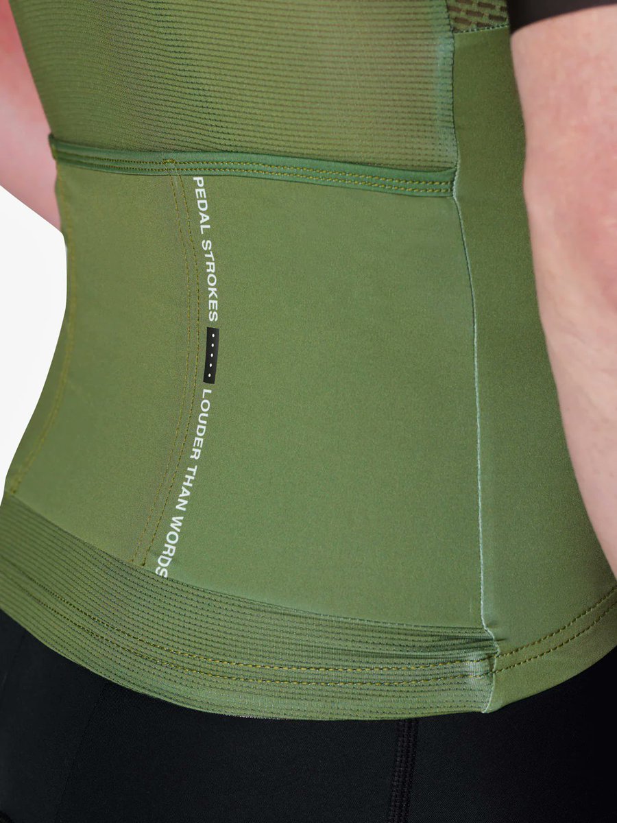 LaMachineCC's tweet photo. Join the club with this official La Machine (LMCC) Performance Cycling Jersey. Crafted with a focus on comfort, long-lasting durability and striking aesthetics. It's an essential addition to any cyclist's wardrobe. 

Shop now - https://t.co/bwApQUQ7Jr https://t.co/CVgN6PxWf4