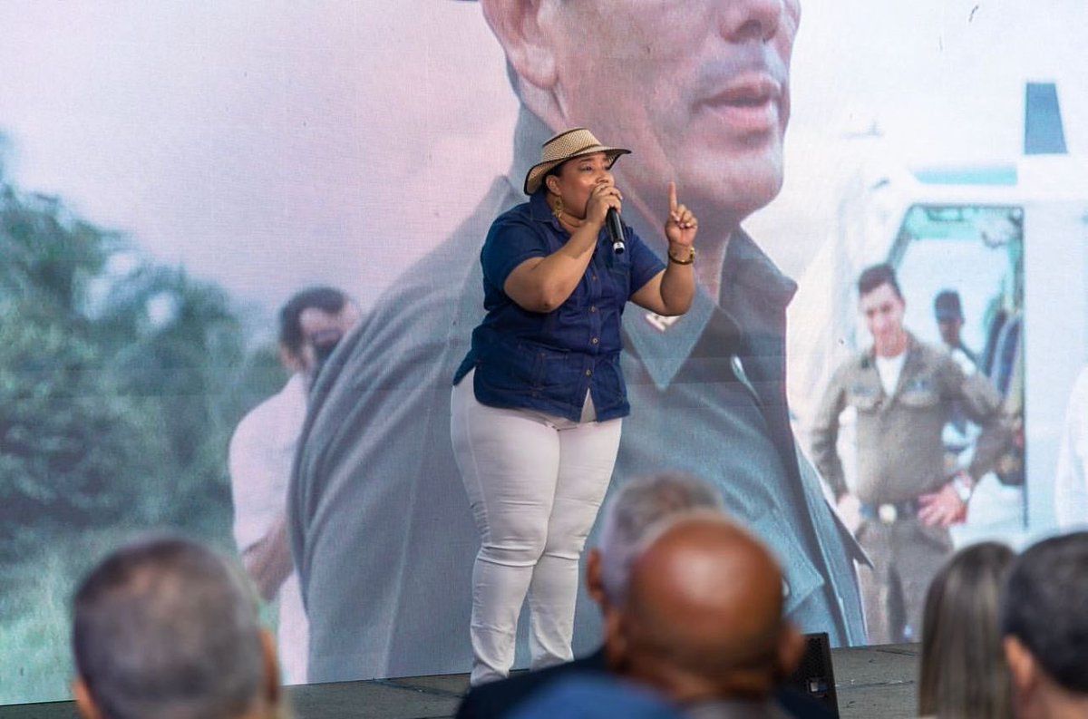 Honrando la memoria del General Omar Torrijos en el acto conmemorativo de su 42 aniversario. El espíritu Torrijista sigue vivo, recordándonos que nunca debemos dejar de luchar por sus ideales. 🇵🇦💙
#fundaciónomartorrijos #torrijismo #Compromiso #Panamásoberano #42aniversario