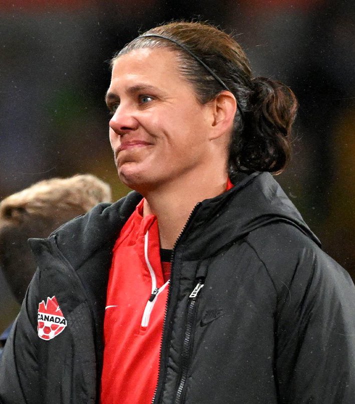 Y ahora quién podrá ayudarnos? 🇨🇦😱
ME! Christine Sinclair 👵

→ Afuera en fase de grupos ❌
→ Le atajó un penal la arquerita de Nigeria (WHO?) ❓
→ Bottled the current Olympic Champions team 🤣🤣

Better than Marta? 🇧🇷 NIMB 📚📚