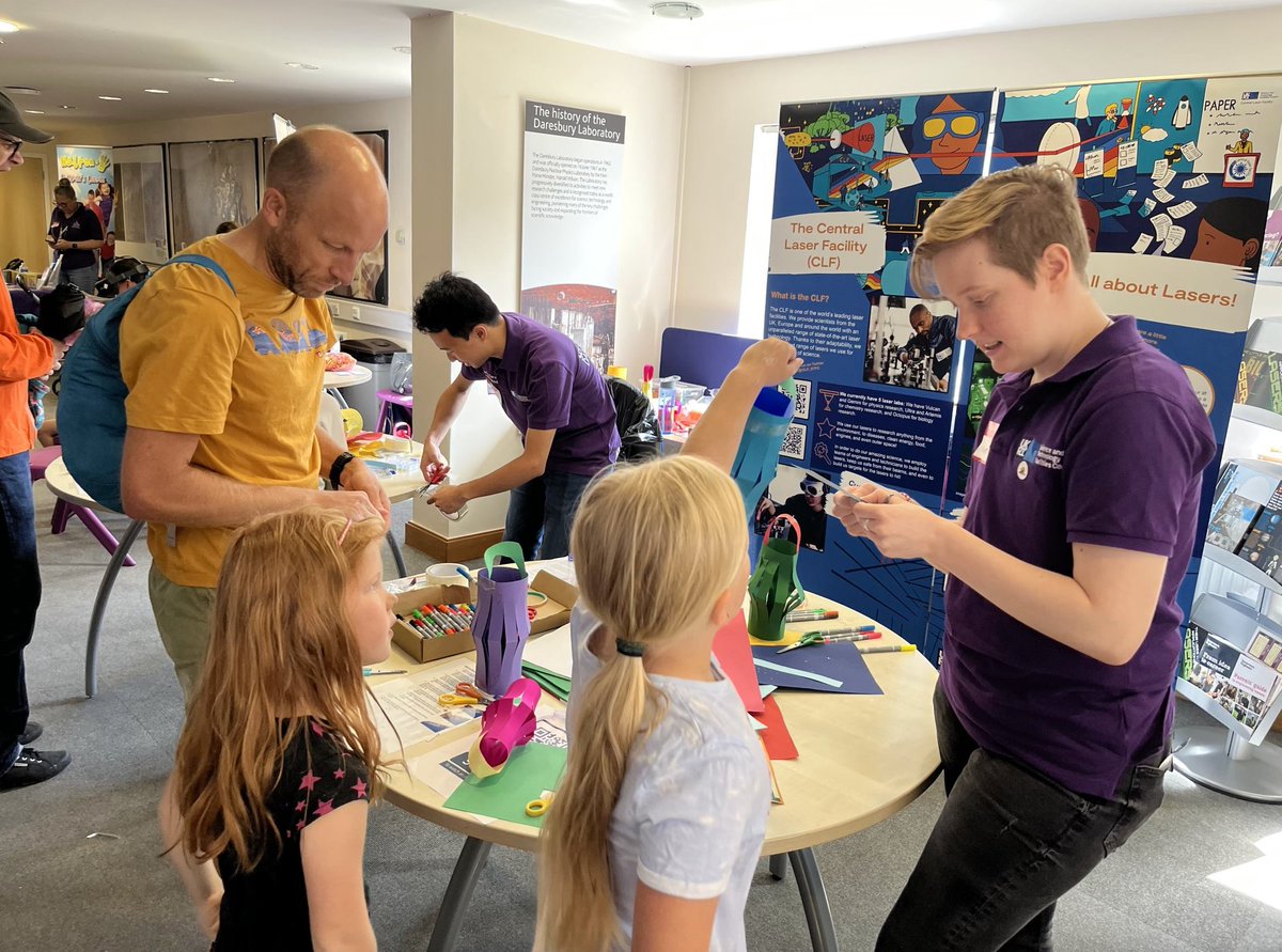 CLF_STFC's tweet image. As you may know, the CLF headed North this July to help engage more than 5,000 visitors on @DaresburyLab Open Day! 🤩

We are so chuffed that we were able to be a part of this incredible event.

Read about the CLF's exhibition here! 
➡️tinyurl.com/CLFDOW23