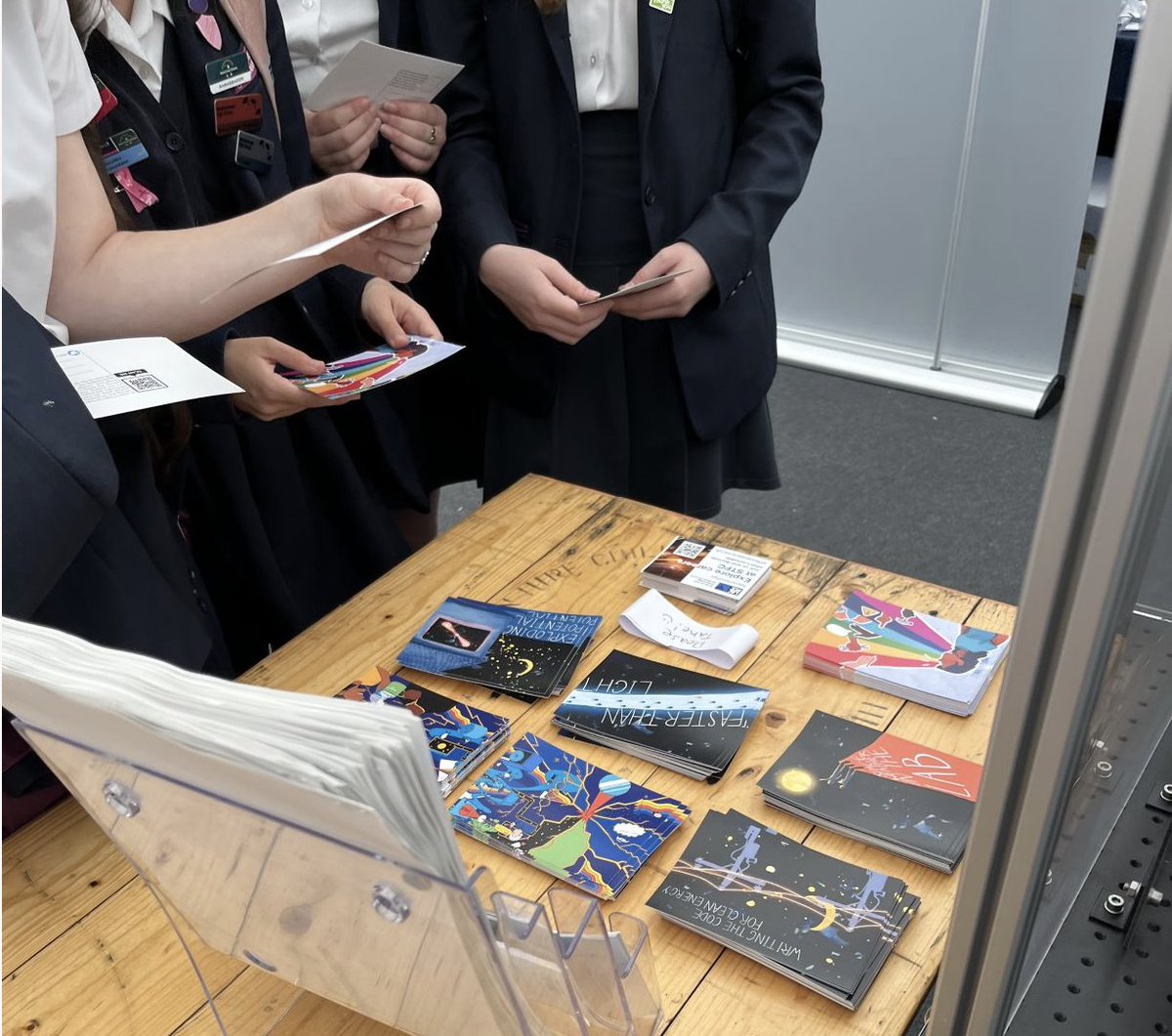 CLF_STFC's tweet image. As you may know, the CLF headed North this July to help engage more than 5,000 visitors on @DaresburyLab Open Day! 🤩

We are so chuffed that we were able to be a part of this incredible event.

Read about the CLF's exhibition here! 
➡️tinyurl.com/CLFDOW23