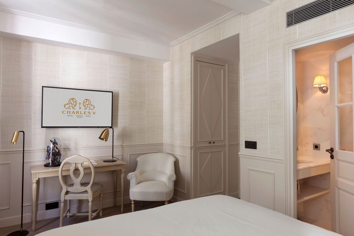 ⚜️CHARM⚜️
The timeless charm of Gustavian style
👉hotelcharlesv.fr
.
.
.

#hotelcharlesv
#boutiquehotel #besthotel #visitparis #LeMarais #luxuryhotel #travel #archilovers #lovelyplace #paris #paris #parigi #sweedenstance #art #1erAoût