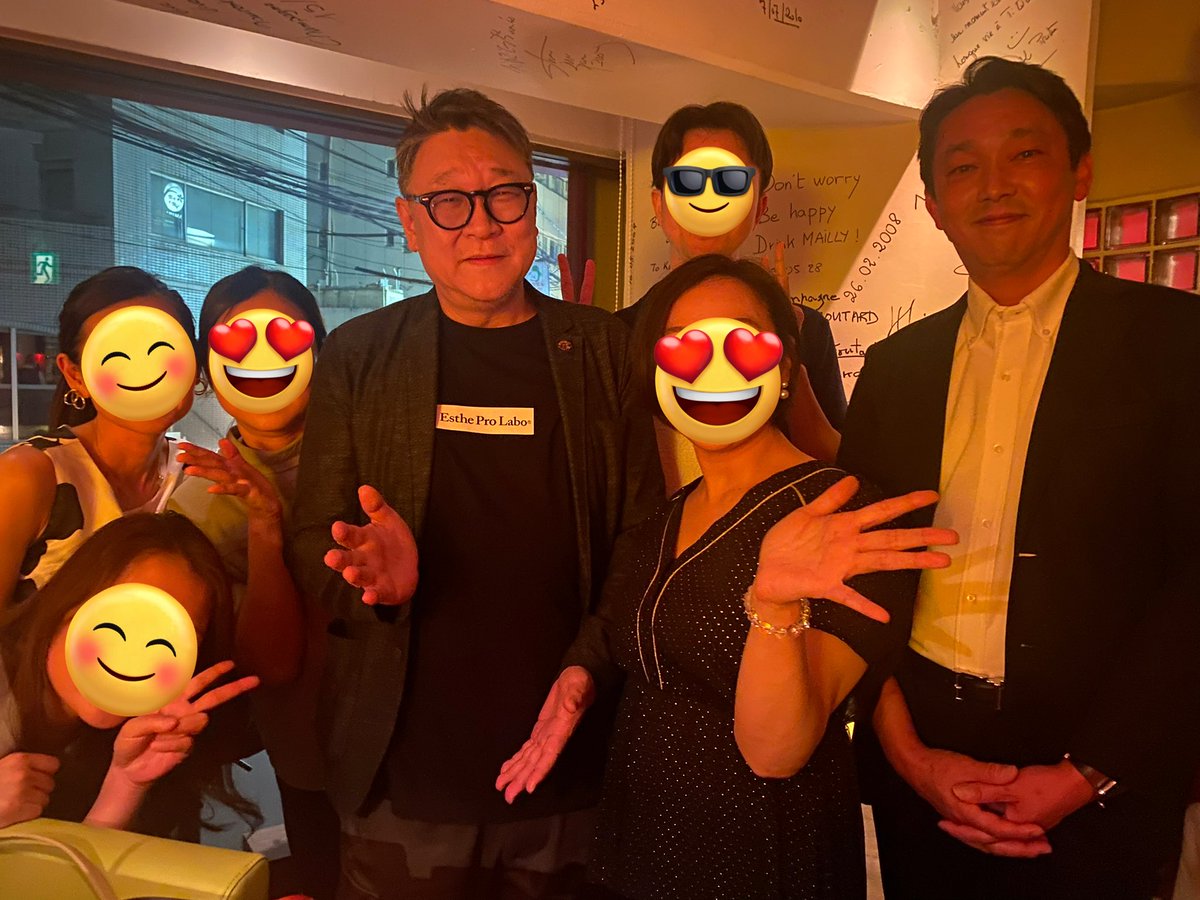 tks_matsushita's tweet photo. 麻布十番のバーで「料理の鉄人」坂井シェフと100億円経営者プロラボの佐々木会長とご一緒させていただきました。
成功者ほど謙虚で近づきやすい。こういう歳の取り方をしたいですね。
人脈が広がるいいお店見つけました。
#RedG https://t.co/mHaCuA38vo