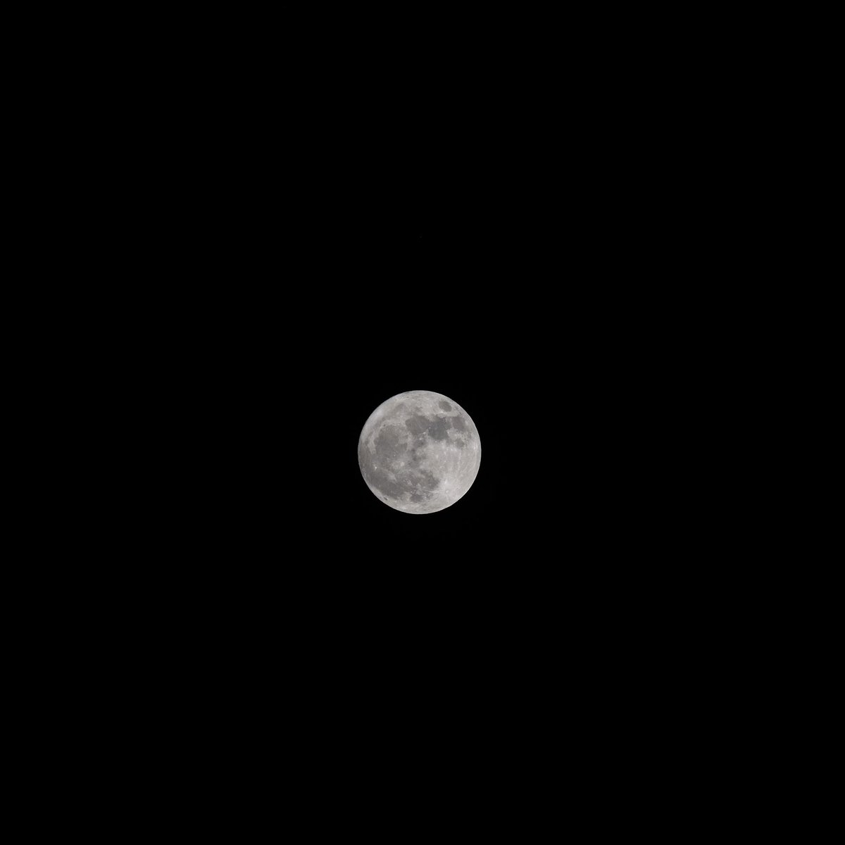 คืนอาสาฬหบูชาที่ไม่นึกว่าฟ้าจะเปิดให้เห็นพระจันทร์สวยใสแบบนี้ #Fullmoon