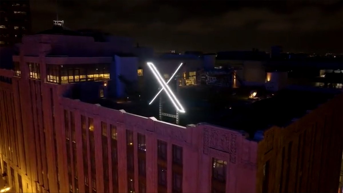 ucllc's tweet photo. Today on Brand New (Linked): Last Friday, a bright light and strobing sign with the new logo was erected on the roof of the X’s hq. Yesterday, only 3 days later, it was removed by order of the Department of Building Inspection in San Francisco.  https://t.co/ClFIjWB0mY https://t.co/xWTvsBKeNp