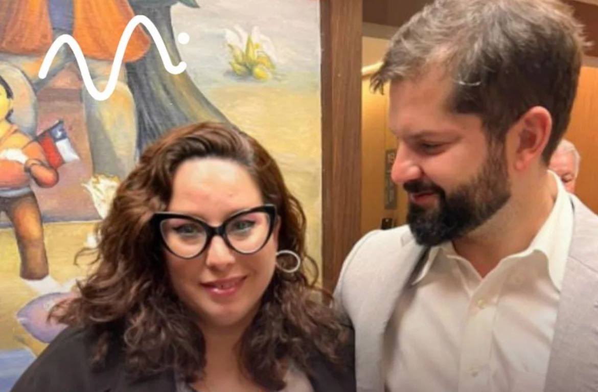 ⚠️ *Como tiene fuero parlamentario, Arce no puede ser detenida si no es un delito flagrante.*

La diputada humanista Mónica Arce fue retenida durante la madrugada de este martes en el Aeropuerto de Santiago, por una orden de aprehensión vigente que habría sido emitida por error.
