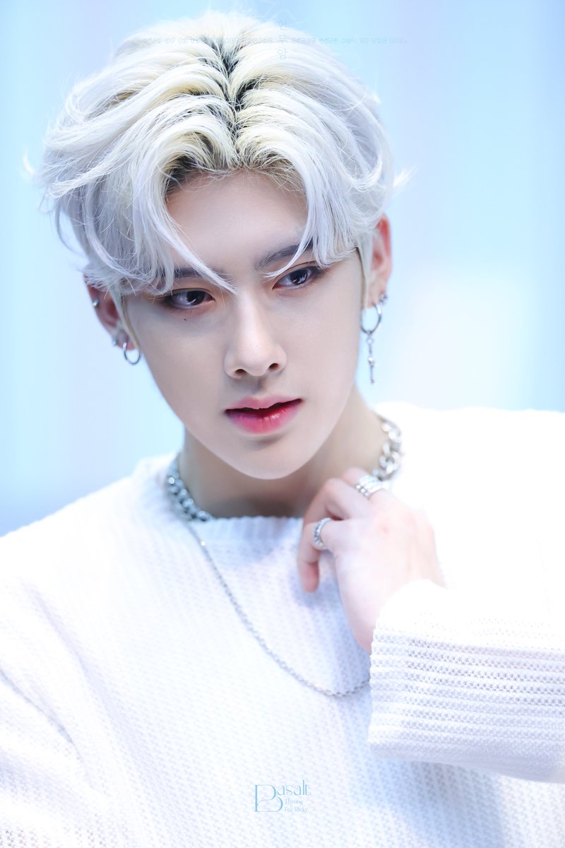 🪨
230729

#RICKY #리키 
#ZEROBASEONE #제로베이스원