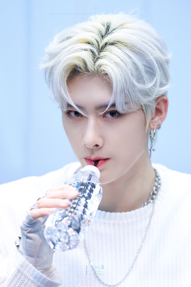 현무암 tweet media