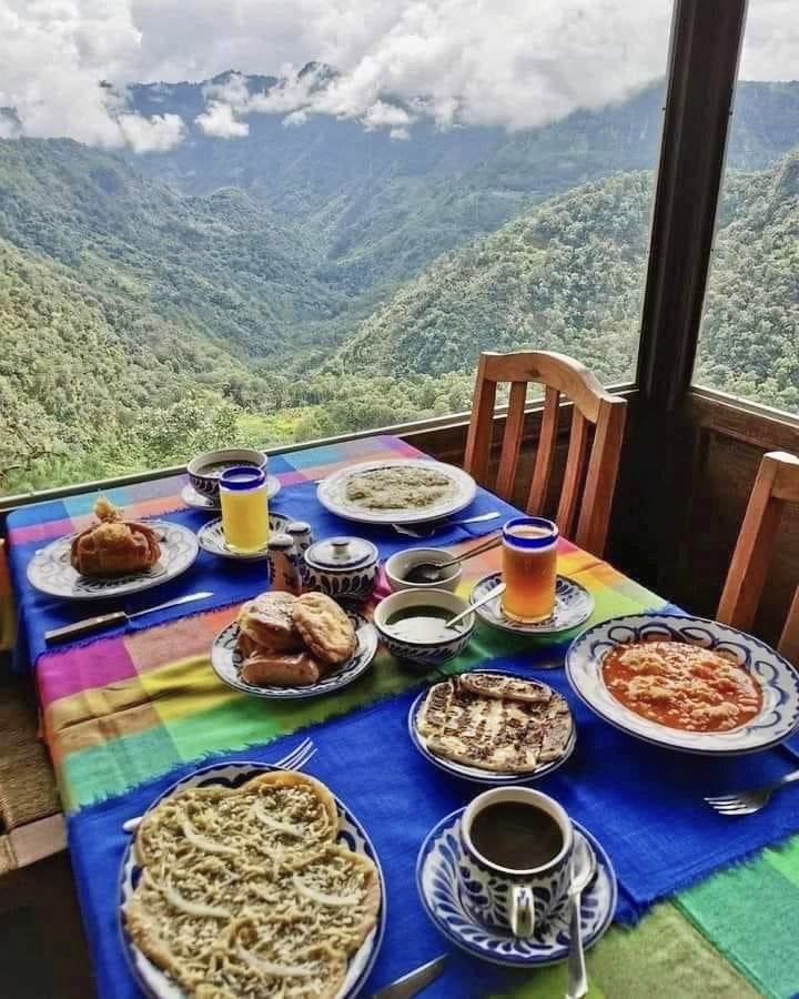 SergioSalomonC's tweet photo. ¿Qué tal un desayuno con esta hermosa vista de nuestra #SierraNorte? 🙌

Buen día. Que sea un gran mes de #agosto para todas y todos. #Zacatlán #Puebla 

📸 Foto: Descubre México. https://t.co/YP3Bk9Ic93