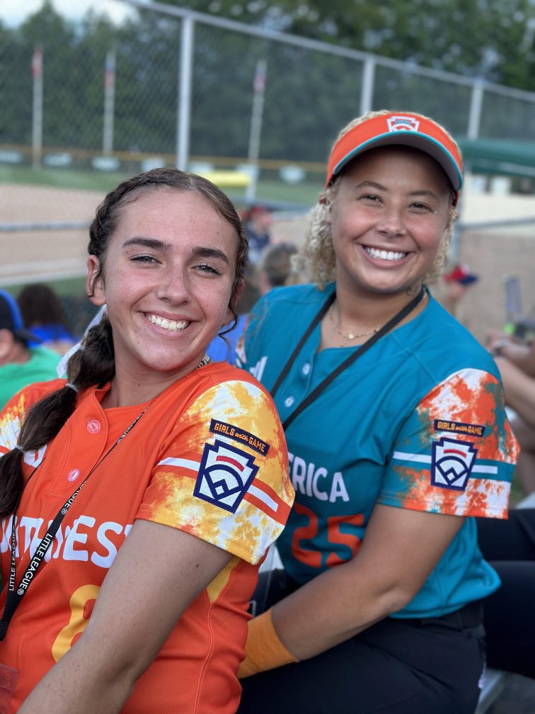 allyson_schauer's tweet photo. From last nights win again Latin America (11-1)!!! #LLWS #Softball https://t.co/i3qXGN9BmA