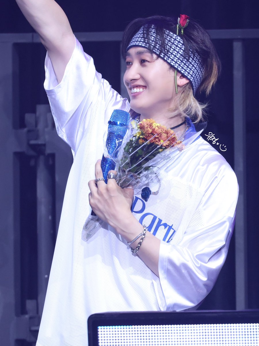 kyupters's tweet photo. his smile brights up my whole world https://t.co/gcttJRE1XS