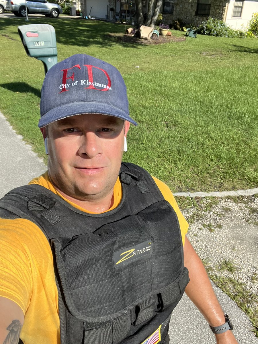 RobertBaptist's tweet image. Decided to #ruck this morning. 1 hour with 22lbs vest. Goal is to increase to 50lbs vest and 5miles within 1hr. #workout #TrainingTuesday
