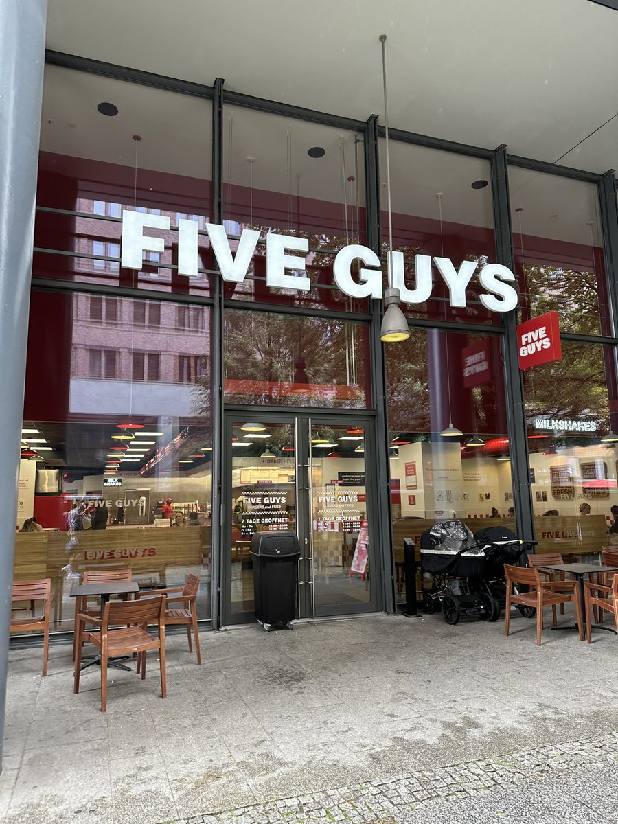 vlachjn's tweet photo. muže mi někdo říct proč Five Guys ještě nemáme v ČR??? https://t.co/mYK4OWoVDu