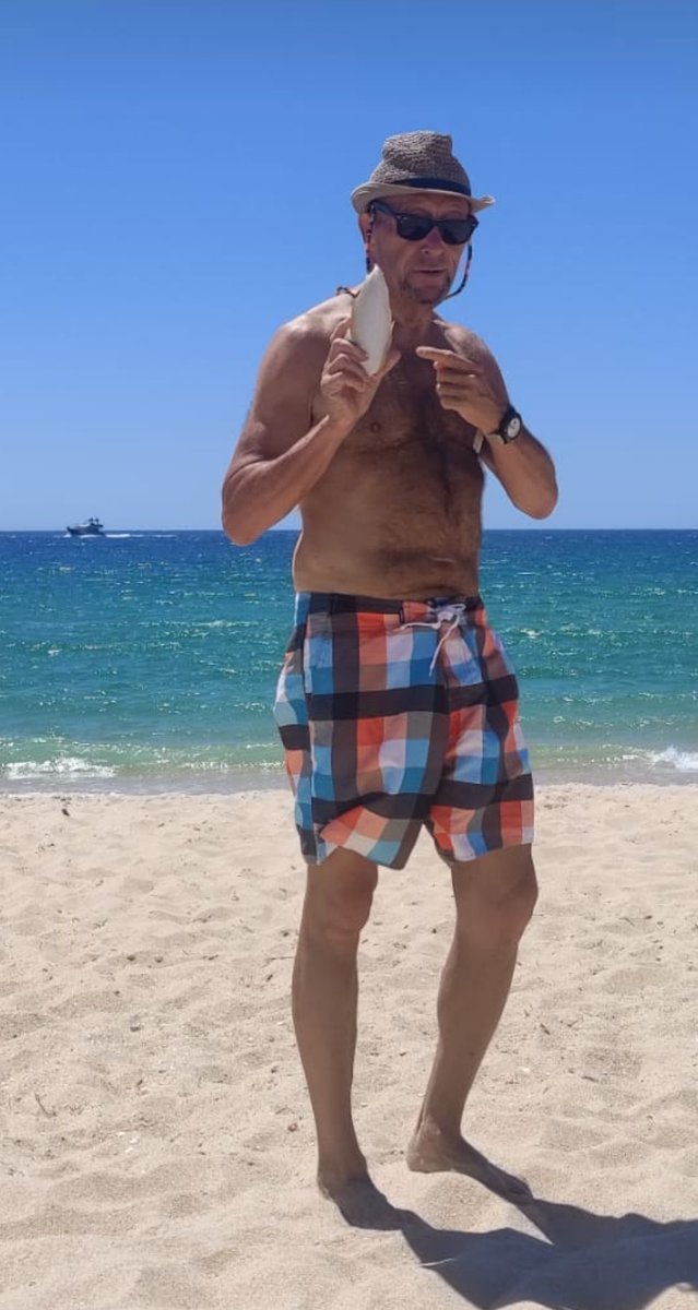 granceriani's tweet photo. In un meriggiare salato e assolato è bello ritrovar questi 'Ossi di seppia' offerti in dono dall'antico oceano atlantico @ArgaLombardiaLi https://t.co/E9b7tLDUUK