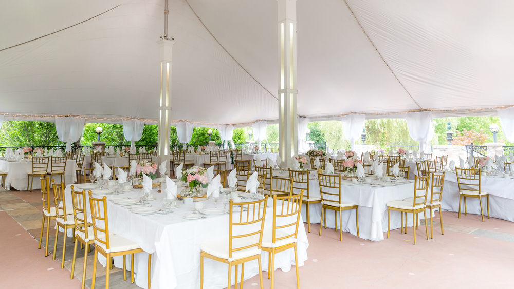 Ensure your event's success with our complete line of furniture rentals! From banquet tables to Chiavari chairs, our high-quality furnishings will impress your guests without breaking your budget. Call today to place your order! neworleanspartyrentals.com/index.php/Tabl…