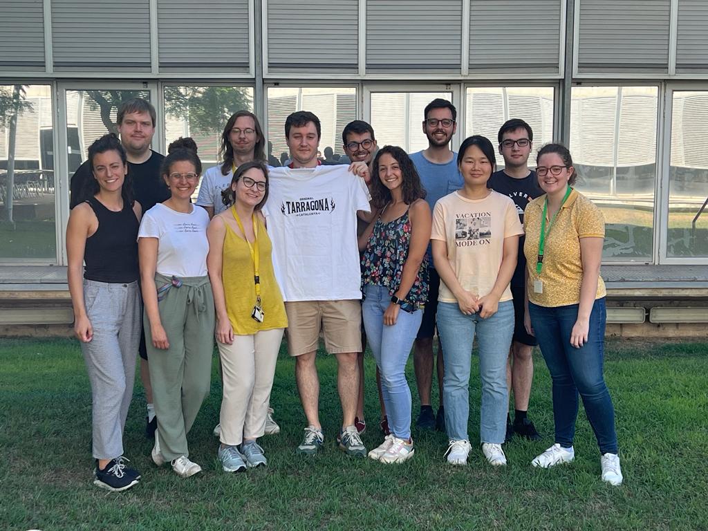 Echavarren_Lab's tweet photo. 📸Today we say goodbye to our brilliant #postodoc @VictorGVaz93. 
It was a pleasure to share this times with you in @Echavarren_Lab @ICIQchem @iCERCA #Tarragona #Chemistry #research We wish you all the best for the future Víctor!! 🧪📔🖊️👏😊👨‍🔬 https://t.co/n2h77myEhy