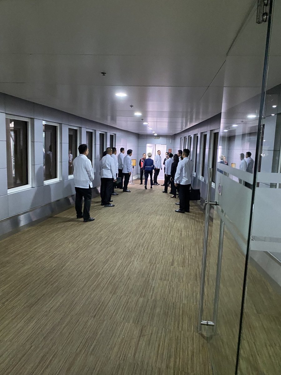 EUAmbPH's tweet photo. President @vonderleyenโs first official visit to the ๐ต๐ญ highlighted the importance of the ๐ช๐บ๐ต๐ญ relationship.
Maraming salamat at paalam, President @vonderleyen!
#ECPresPH #EUinthePhilippines https://t.co/zq71P5fYCj