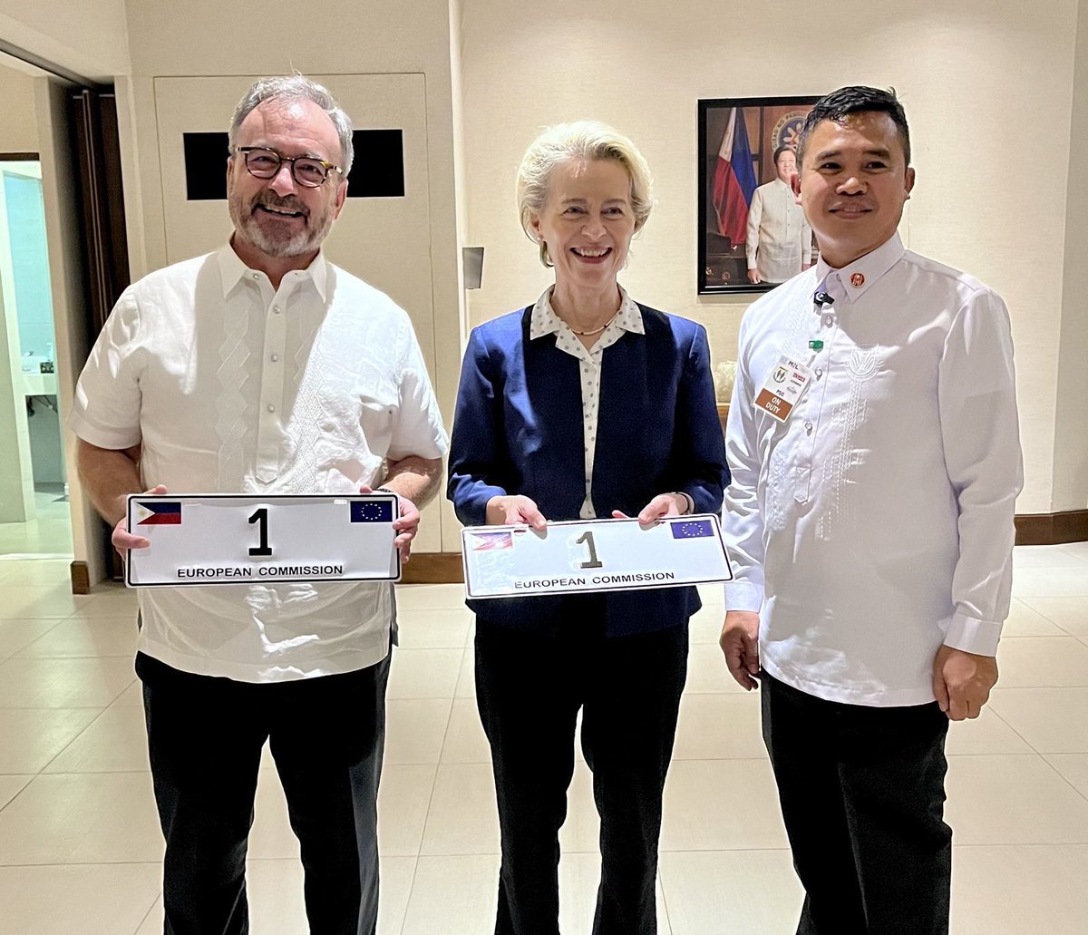 EUAmbPH's tweet photo. President @vonderleyenโs first official visit to the ๐ต๐ญ highlighted the importance of the ๐ช๐บ๐ต๐ญ relationship.
Maraming salamat at paalam, President @vonderleyen!
#ECPresPH #EUinthePhilippines https://t.co/zq71P5fYCj