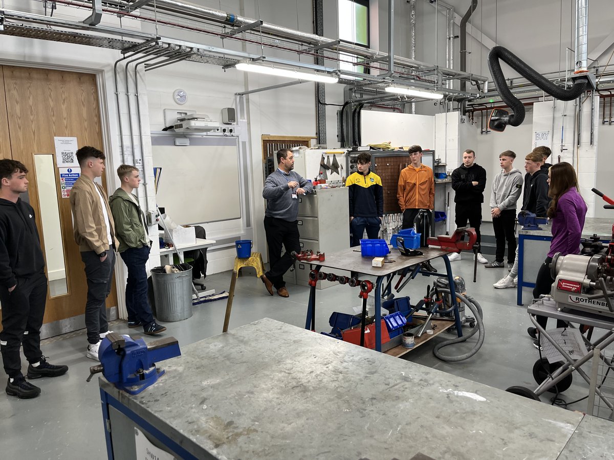 Leeds College of Building (@weare_lcb) on Twitter photo Today we're holding an induction day for our <a href="/Engineering_SES/">SES Engineering Services Ltd</a> Heating & Ventilation Apprentices starting in September ✏
Apprentices are:
- Hearing from our Heating & Ventilation lecturers 👷♂️👷♀️
- Receiving a tour of our campuses 🚶♂️
- Gaining an introduction to the course 📝 Today we're holding an induction day for our <a href="/Engineering_SES/">SES Engineering Services Ltd</a> Heating & Ventilation Apprentices starting in September ✏
Apprentices are:
- Hearing from our Heating & Ventilation lecturers 👷♂️👷♀️
- Receiving a tour of our campuses 🚶♂️
- Gaining an introduction to the course 📝